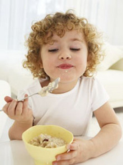 prima colazione bambini piu sani con latte e cereali