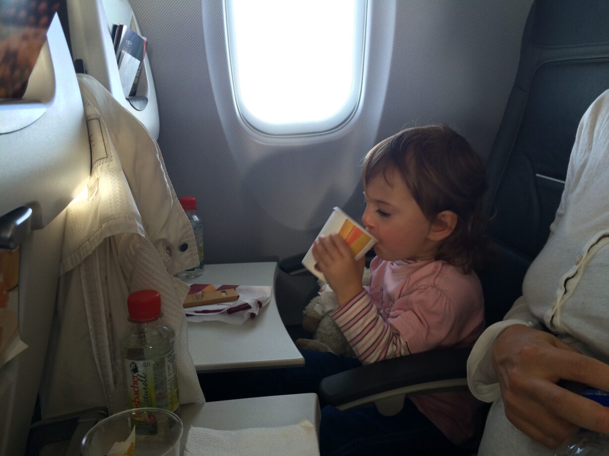 Bambino sull'aereo