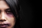 5836840 vittima di violenza domestica una giovane donna asiatica essendo ferita