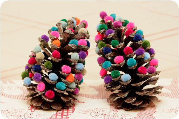 Decorazioni Natalizie Lavoretti Di Natale Con Le Pigne.Addobbi Di Natale Con Le Pigne Per Bambini Mamme Magazine