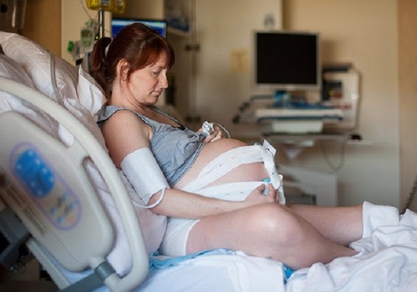 come viene indotto il parto con procedure mediche