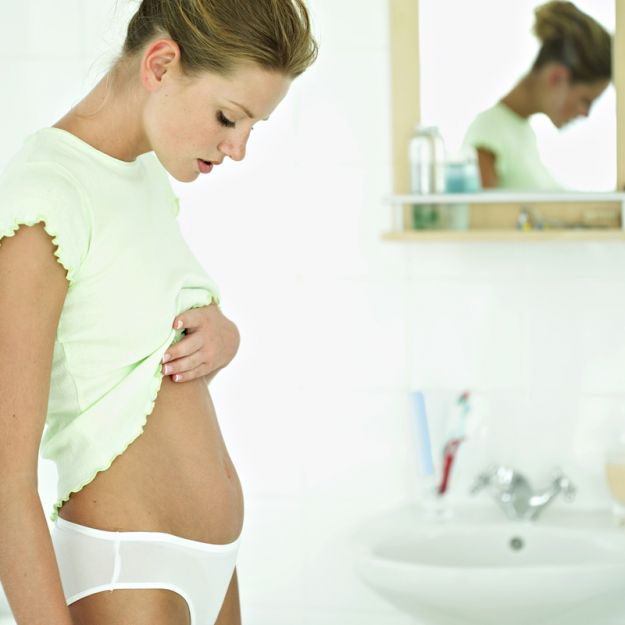 jeune femme enceinte au debut de sa grossesse 10896570pedwa