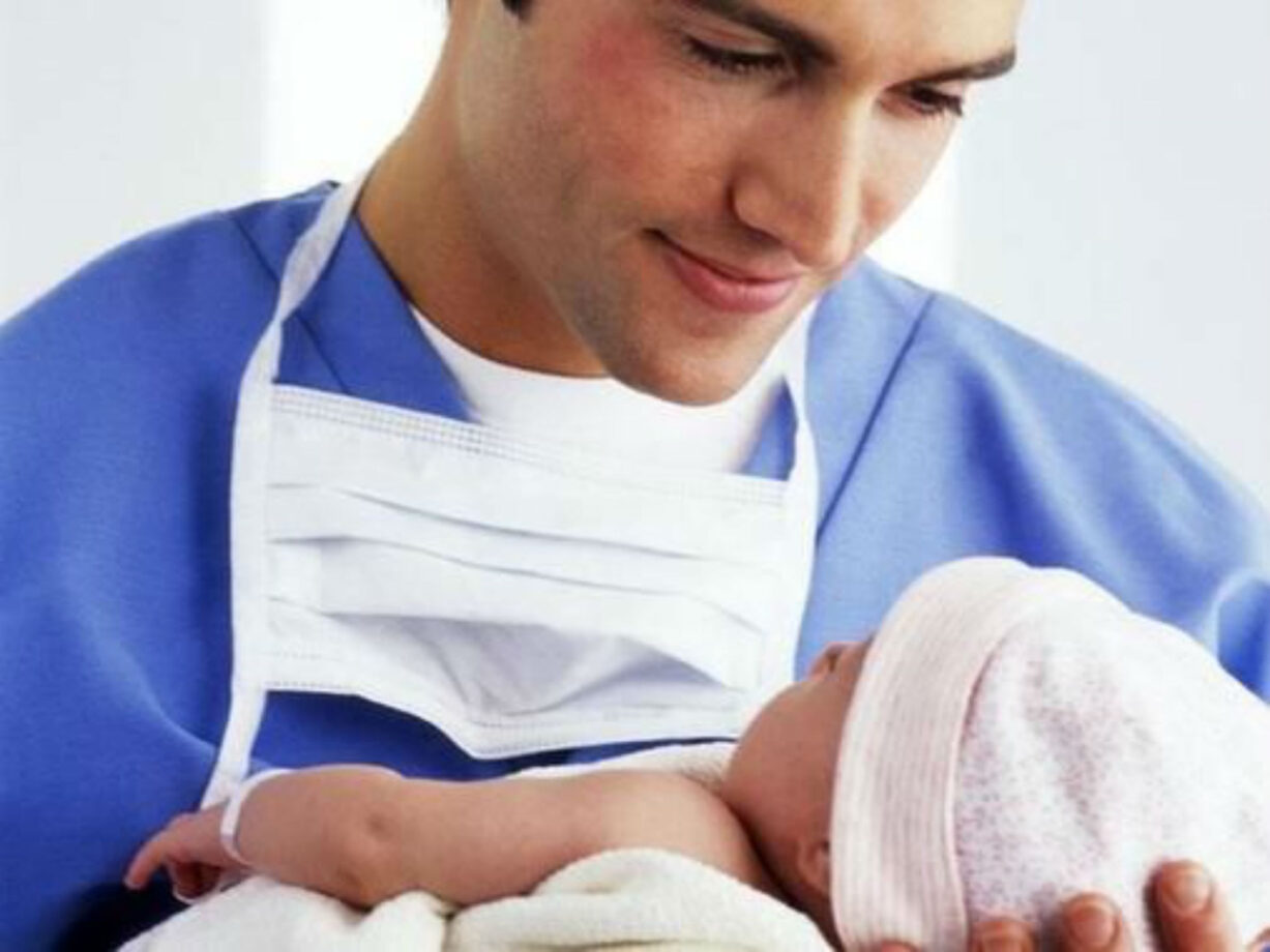 10 motivi per far assistere papà al parto
