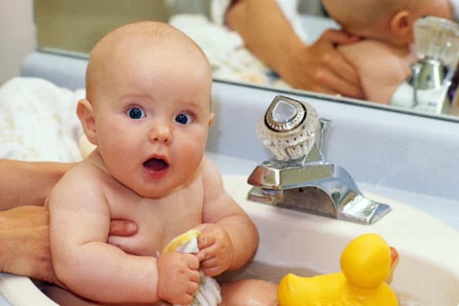 Come pulire pisellino del neonato