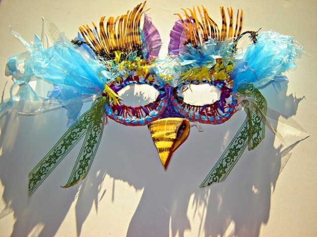 Maschere di Carnevale con materiale di riciclo