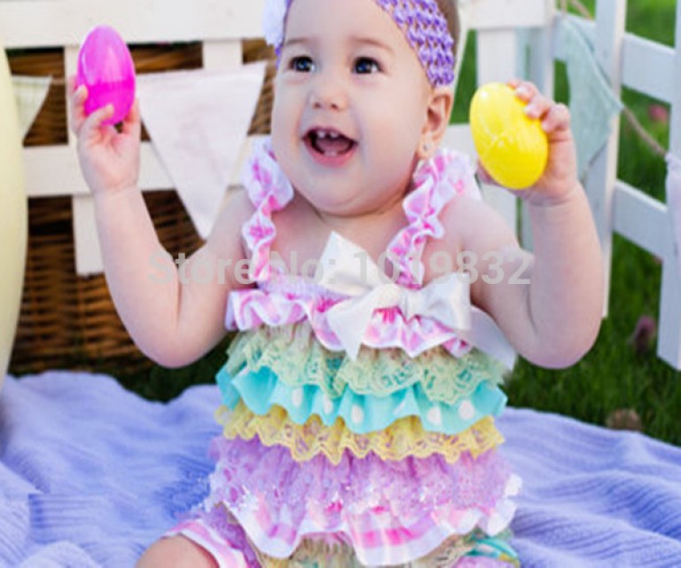 Come vestire i neonati a Pasqua
