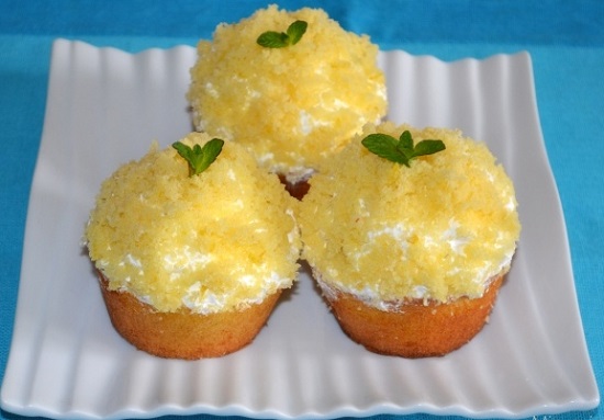 cupcakes decorati con mimose dolci