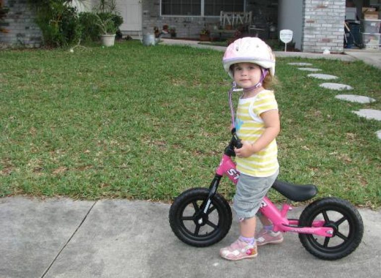 Come insegnare a pedalare ai bambini senza rotelle