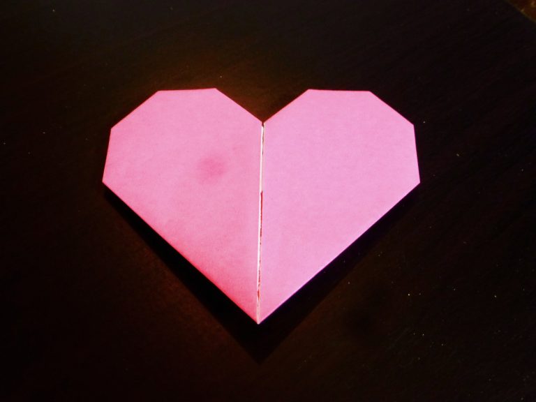 Istruzioni per origami semplici a forma di cuore