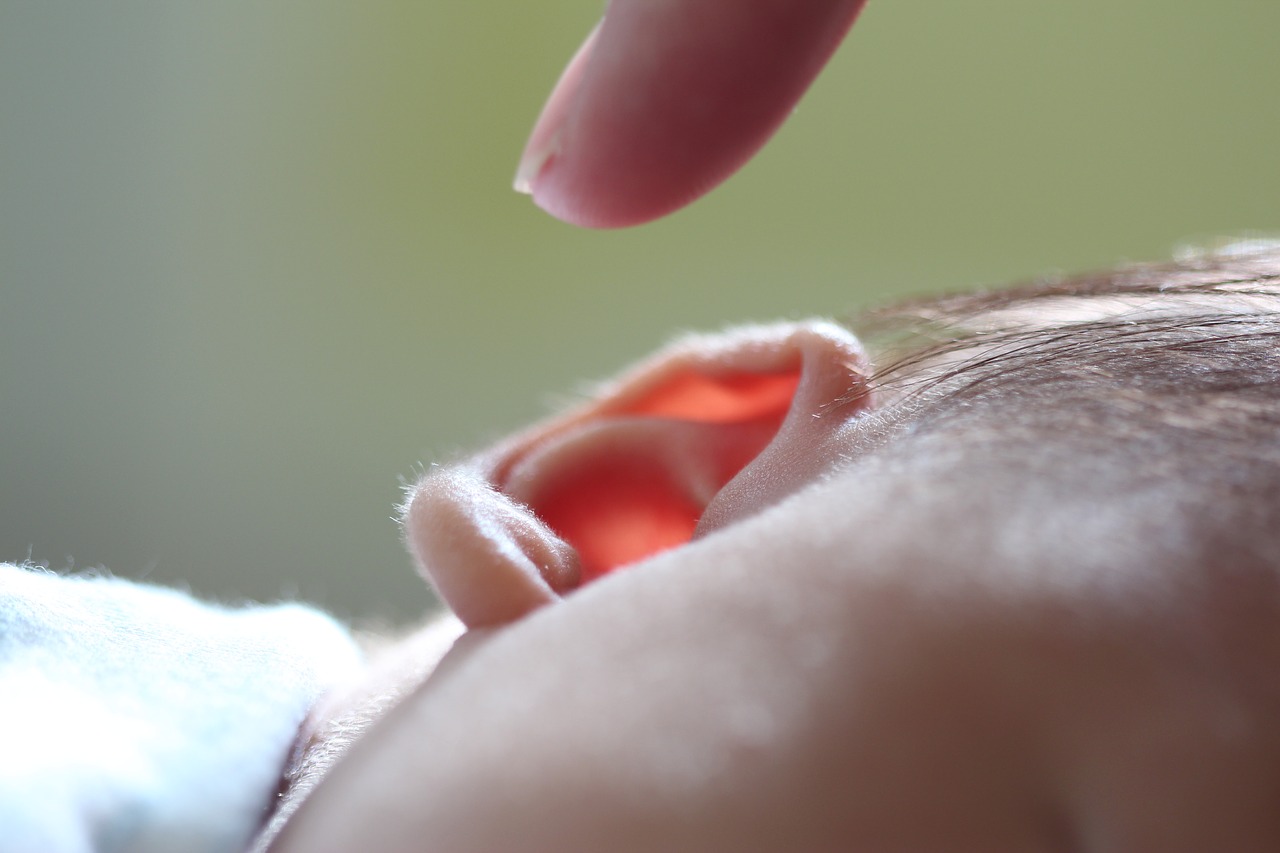 perchè pulire orecchie al neonato