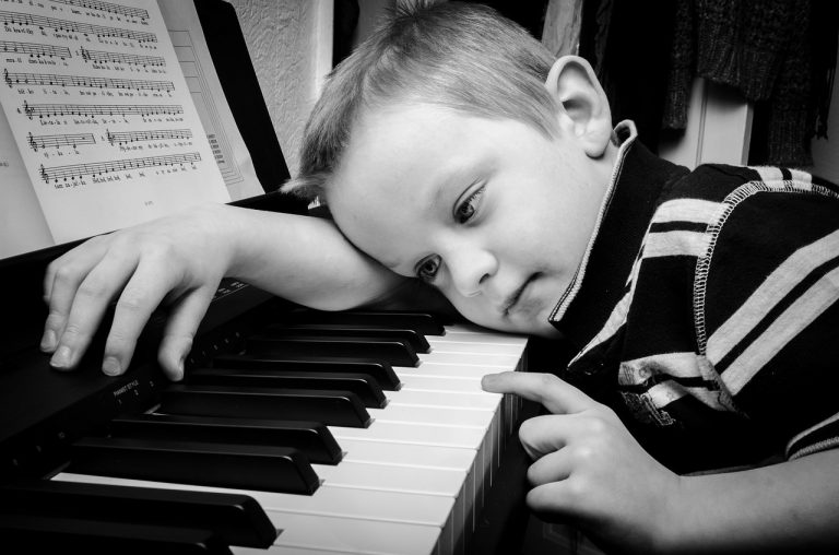 Musicoterapia per bambini autistici: è efficace?