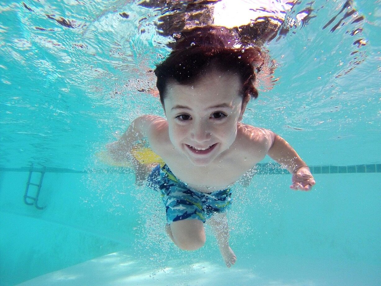 Cuffie da piscina per neonati: le migliori in commercio | Mamme Magazine