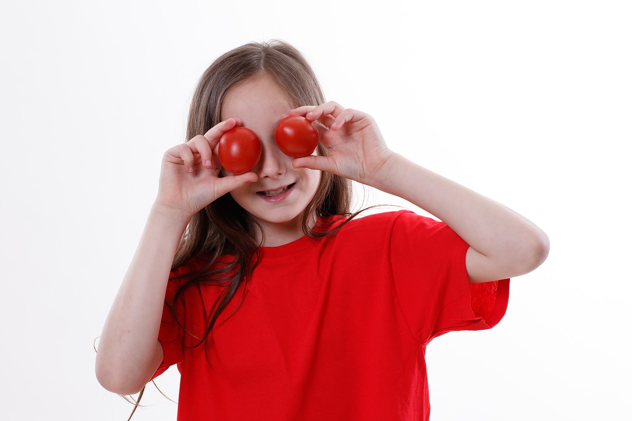 far mangiare il pomodoro ai bambini