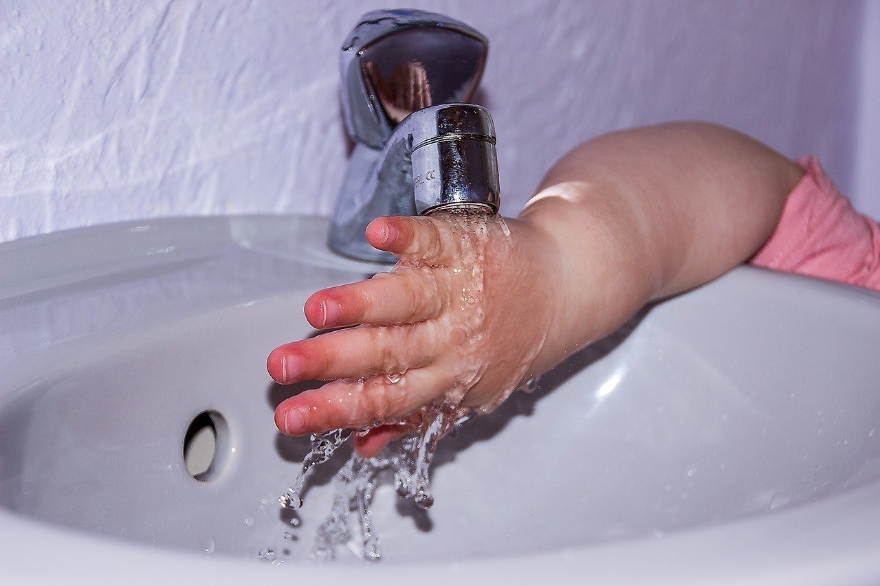 Come insegnare ai bambini a lavarsi le mani
