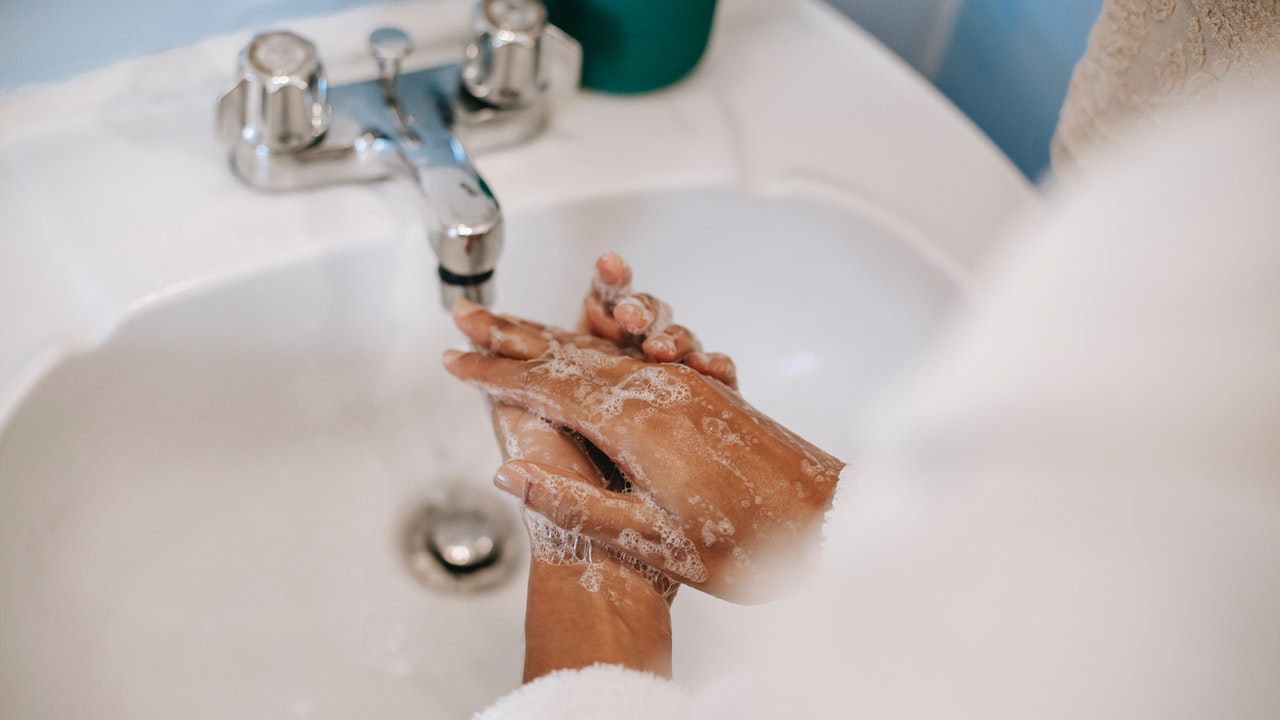 Tipologie di muco cervicale mani pulite