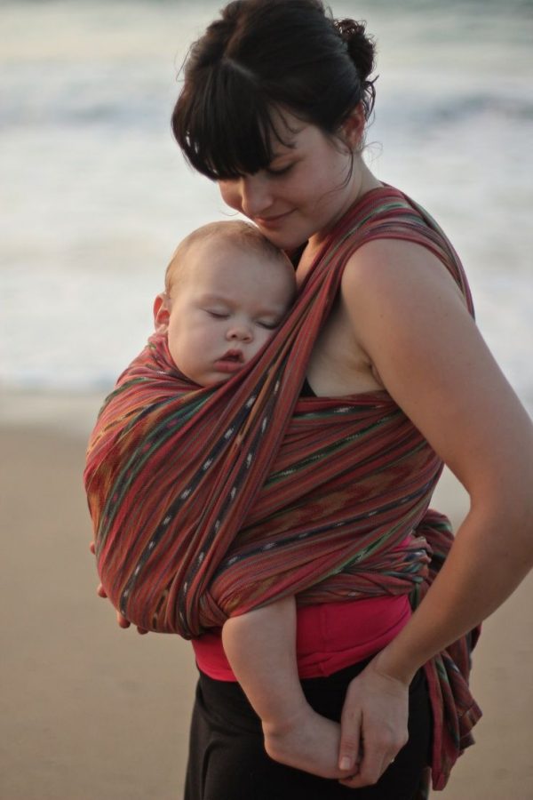 babywearing benefici allattamento al seno