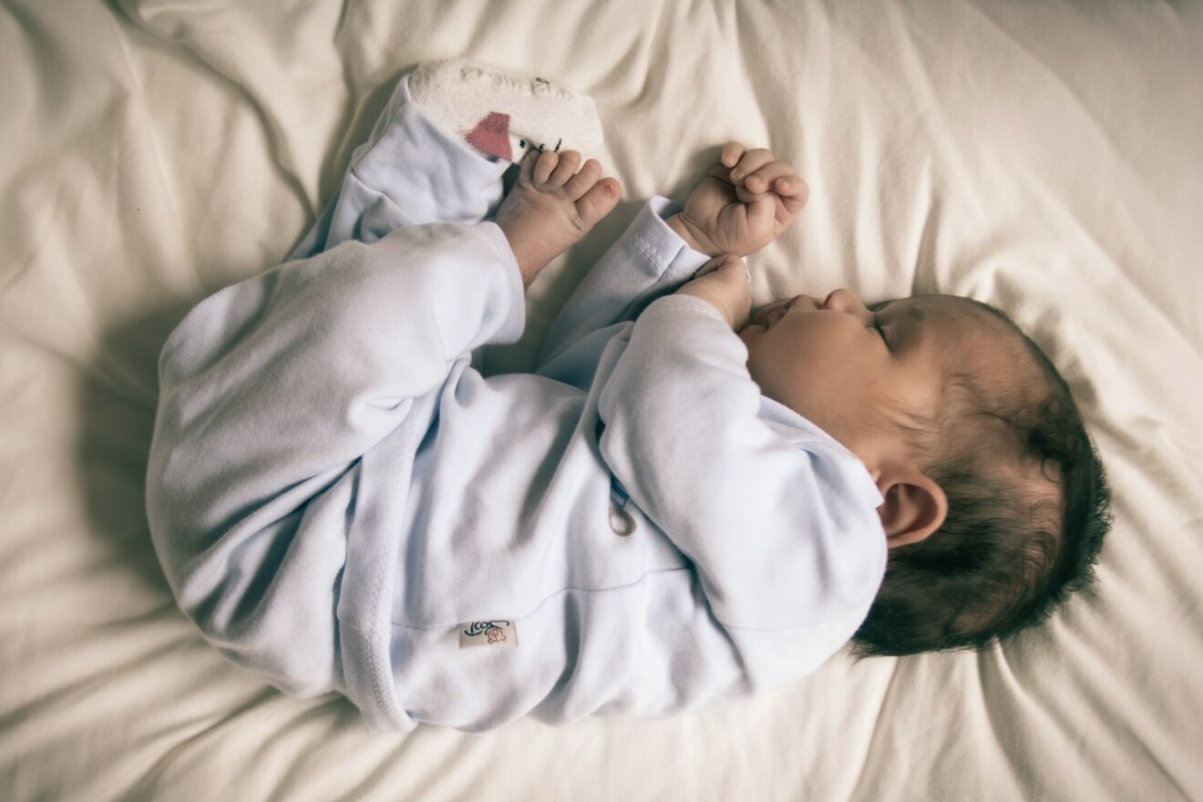come svegliare bambino per allattare