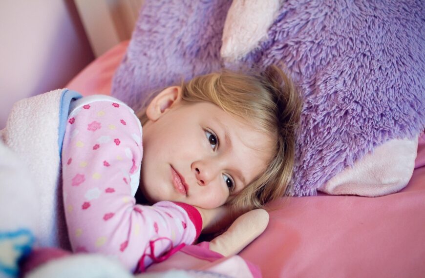 Il sonno dei bambini e i consigli pericolosi: si affida al web il 47% delle famiglie