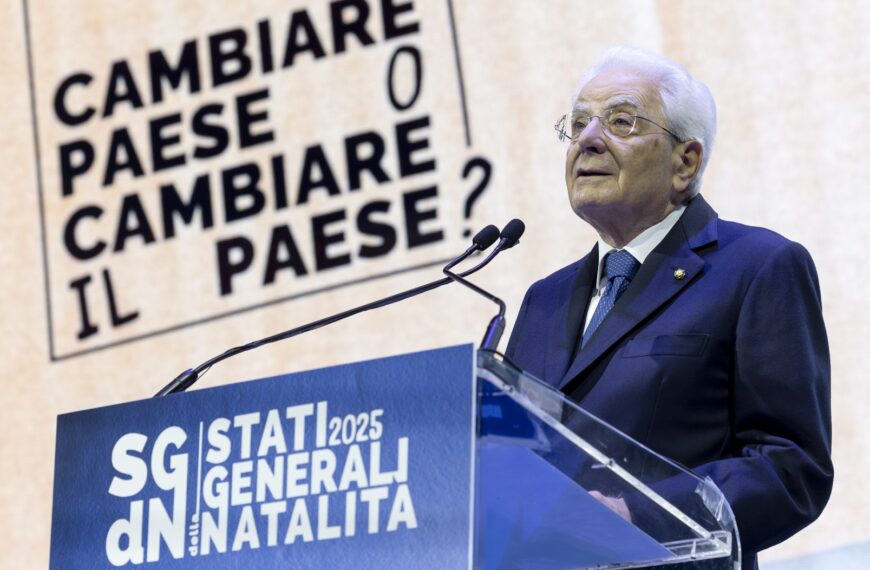 Natalità, Mattarella: “Per avere figli serve un ambiente favorevole”