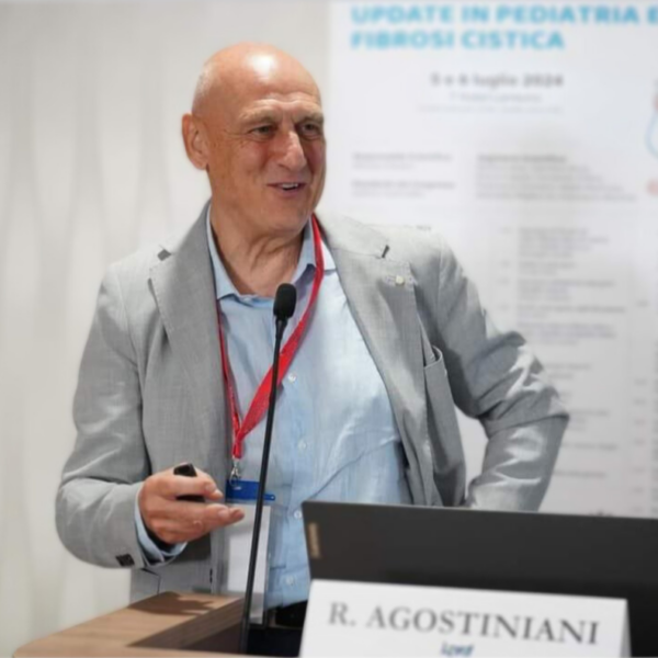 «Non regalate i figli all’intelligenza artificiale»: Rino Agostiniani (Società italiana di pediatria) e il rapporto con il digitale