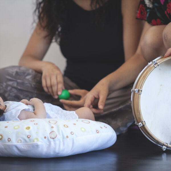 Musica e relazione nei primi mesi di vita: al via laboratori gratuiti per genitori e neonati