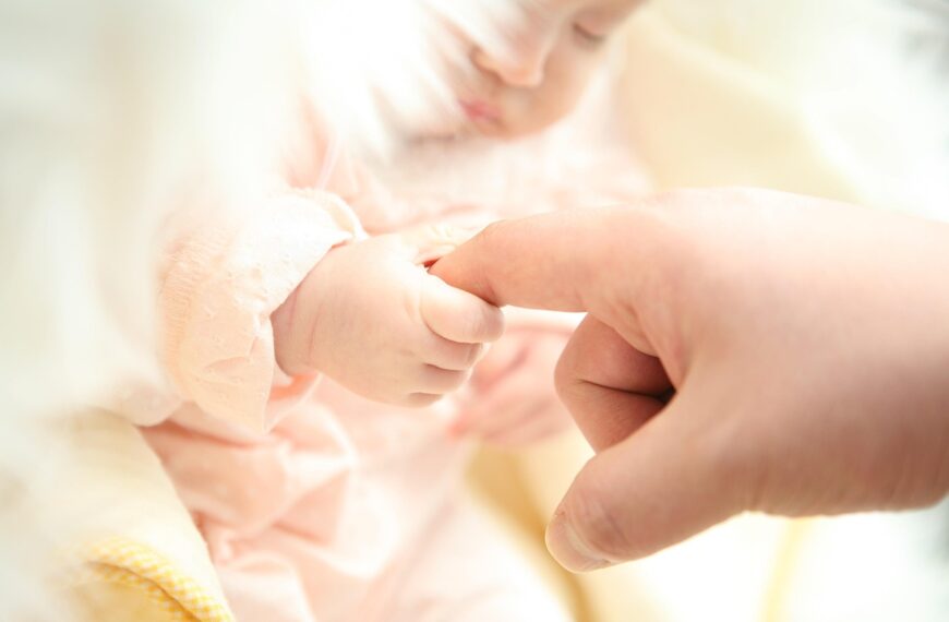 Massimo Agosti: «Tra mamma e bambino il contatto è un bisogno»