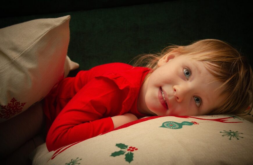 Il controverso metodo Estevill: i genitori insegnino ai piccoli ad addormentarsi da soli