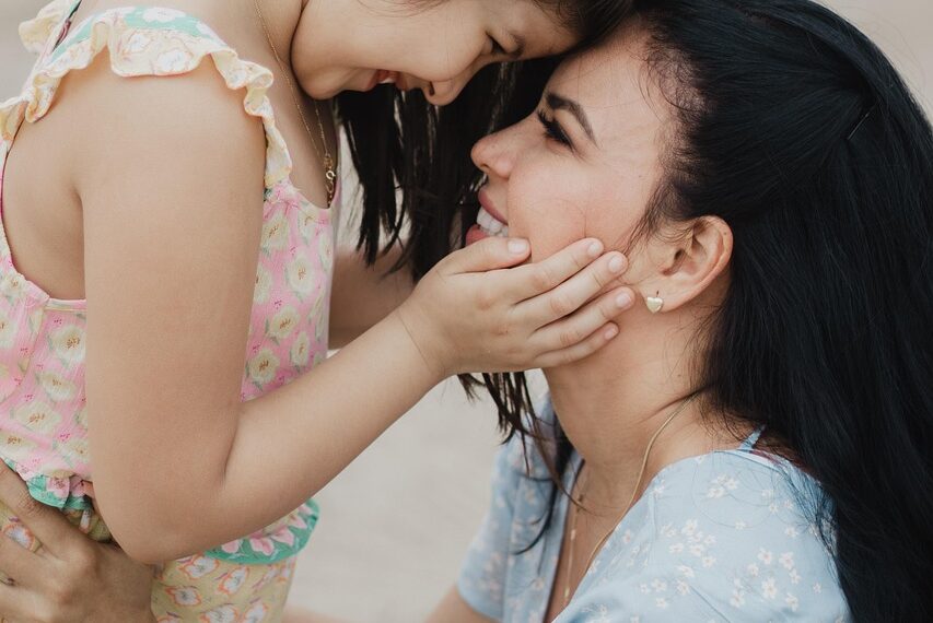 Salute della donna: come prendersi cura di sé dall’infanzia alla menopausa