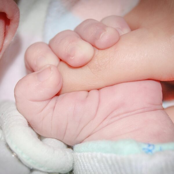 Kangaroo Care, come prendersi cura del neonato e dei suoi genitori