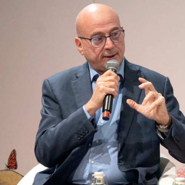 Compiti per le vacanze: per Aldo Cazzullo «L’estate non si studia si legge per il piacere»