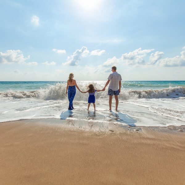 Care vacanze prezzi record nel 2026 e famiglie indebitate: l’intervista ad Azzurra Rinaldi