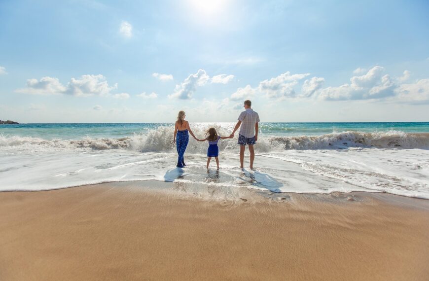 Care vacanze prezzi record nel 2026 e famiglie indebitate: l’intervista ad Azzurra Rinaldi