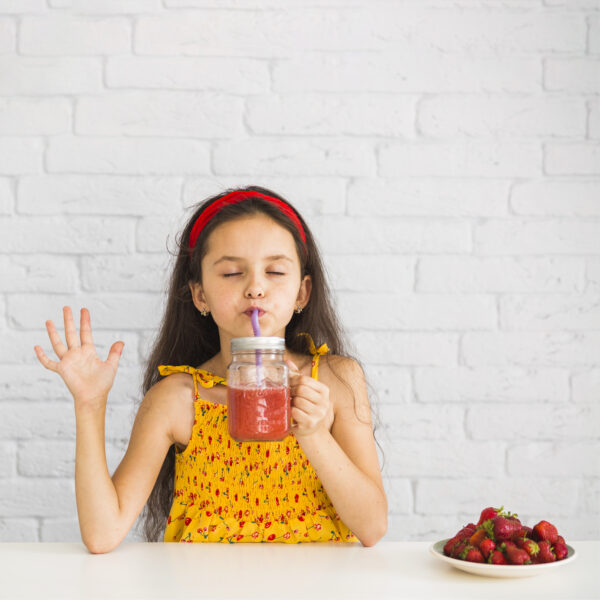 Frullati, estratti, fresche granite: l’idratazione colorata e gustosa da preparare con i bambini