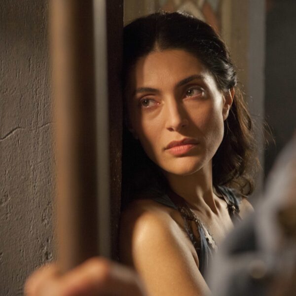 La donna tradita diventa una madre feroce: Caterina Murino interpreta Medea e accende una luce sugli infanticidi
