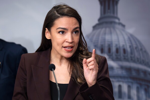 Congelare gli ovociti per scelta o per necessità: da Ocasio-Cortes a Bianca Balti, le donne che lo hanno raccontato pubblicamente