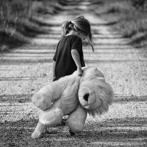 Quanti sono davvero in Italia i bambini allontanati dalle famiglie: i numeri e quello che non dicono