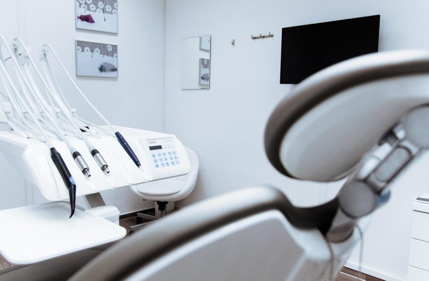 Denti dritti a ogni età: così cambia il sorriso