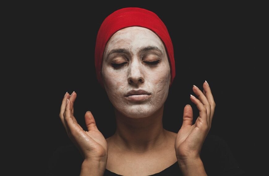 Skincare, un’alleata preziosa: l’importante è non considerarla una guerra contro la pelle