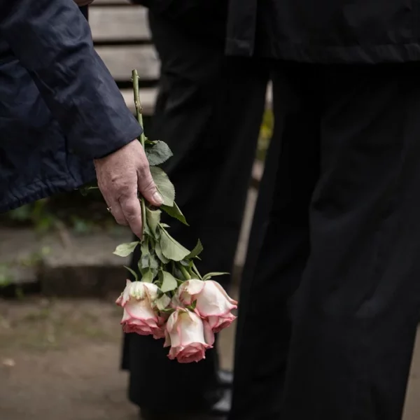 Rompere il silenzio che circonda il dolore: il lutto perinatale e la forza del ricordo