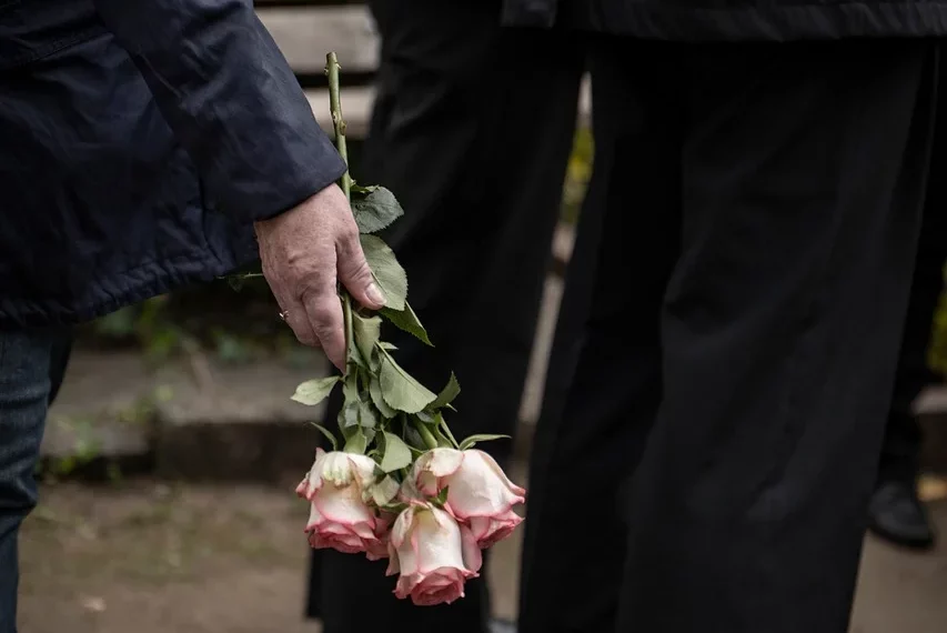 Rompere il silenzio che circonda il dolore: il lutto perinatale e la forza del ricordo